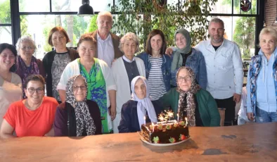 Kocaeli’de 100 yaşına giren Nuriye Nine, ilk kez doğum gününü kutladı