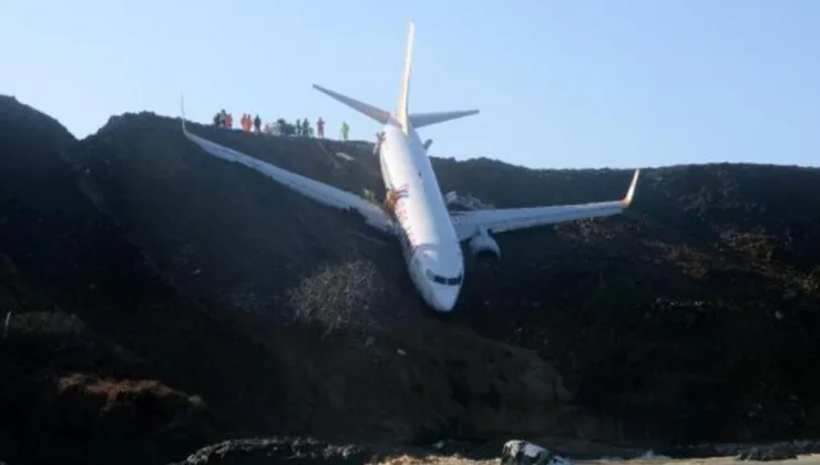 Trabzon’da pistten çıkınca ‘ölüm korkusu’ yaşadıkları uçakta pide yediler