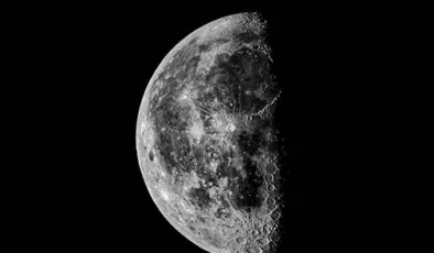Ayın karanlık tarafında ‘Gizli Yapılar’ keşfedildiği açıklandı