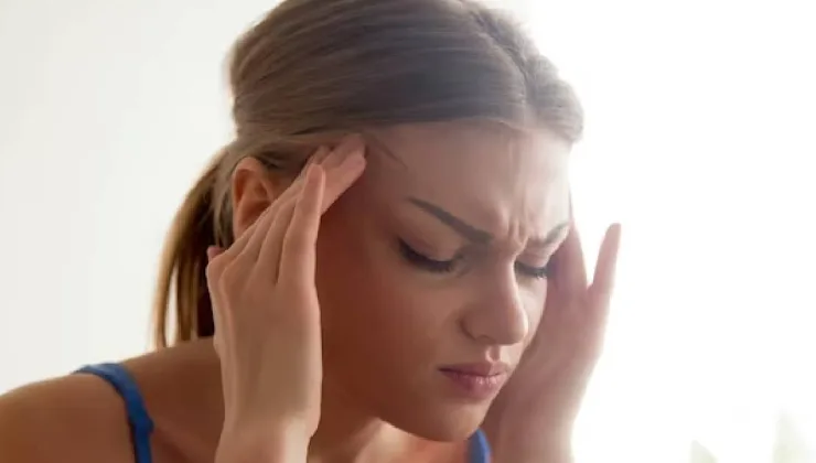 Başınızdaki ağrının migren mi yoksa gerilim kaynaklı baş ağrısı mı olduğunu nasıl anlarsınız?