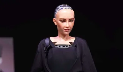 Cevabı gündem oldu: Mevzular Açık Mikrofon’da Robot Sophia’ya ‘Kılıçdaroğlu’ sorusu