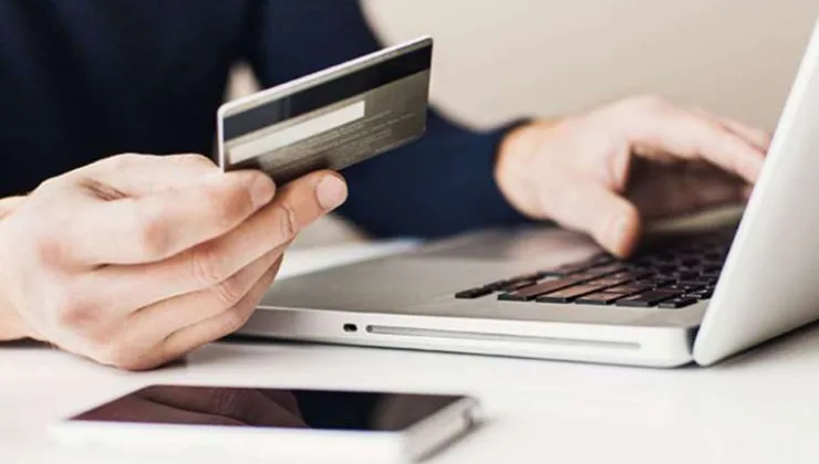 Dolandırıcılar yemek siparişi verilen bir uygulamada kayıtlı kredi kartı hackledi