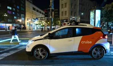 İnterneti çekmeyen ‘robot taksiler’ trafiği alt üst etti