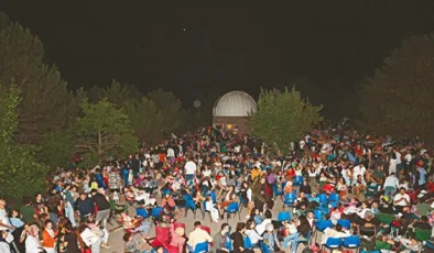 On binlerce kişi meteor buluşmasını izledi