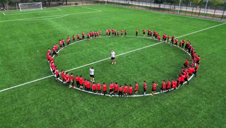 Samsun Büyükşehir Belediyesi Yaz Spor Okulları’nda 500 çocuğa futbol eğitimi veriyor