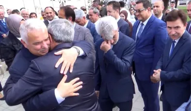 Vali Aziz Yıldırım’ın Trabzon’a tayini gözyaşlarıyla vedalaştı