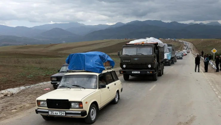 100 binden fazla Ermeni Karabağ’dan Ermenistan’a gitti