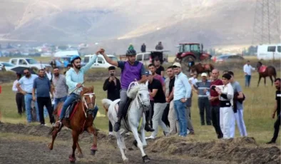 Ardahan’da Geleneksel Rahvan At Yarışları Heyecanı