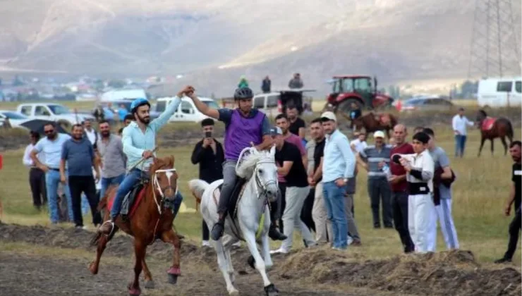 Ardahan’da Geleneksel Rahvan At Yarışları Heyecanı