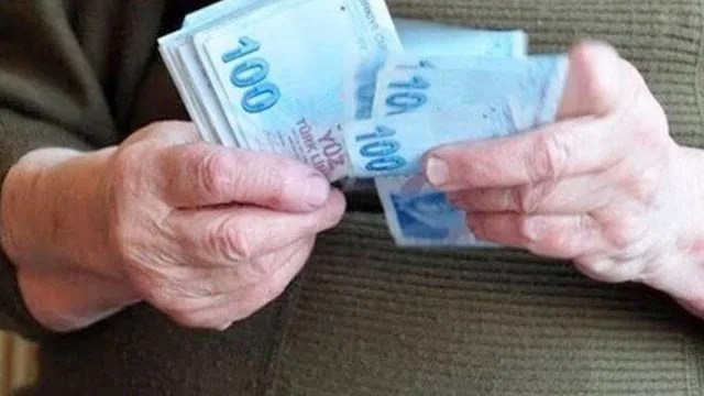 Emeklilerle ilgili dikkat çeken yazı: 10 bin 56 lira olması gereken emekli maaşı 6 bin 665 lira… Sözde müjde ama….