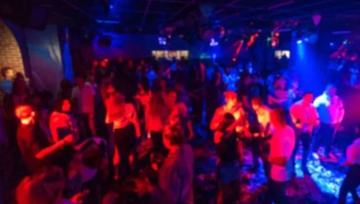 ‘Oasis’ gece kulübüne operasyon: Yüzlerce turisti ‘tehditle’ dolandırmışlar