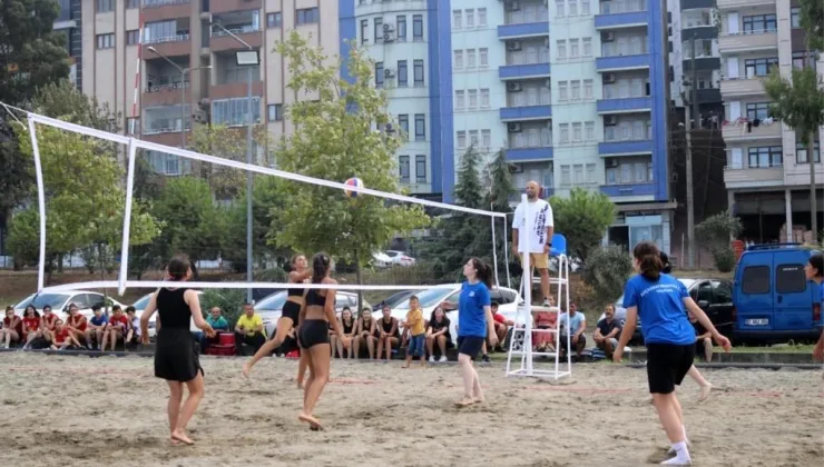 Trabzon’da Plaj Voleybolu Turnuvası Başladı