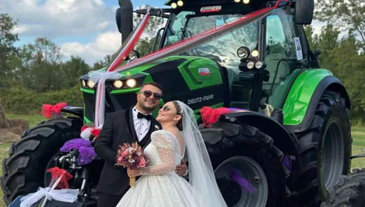 Bir ilginç düğün arabası seçimi: Traktörü süsleyip gelin arabası yaptılar