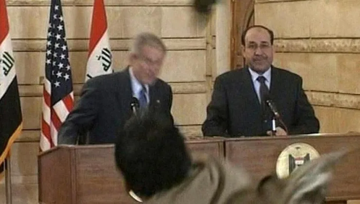 Bush’a ayakkabı fırlatan Iraklı gazeteci, aynısını Biden’a yapana hediye verecek