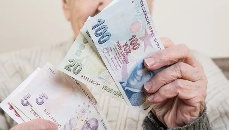 Emekliler 8 bin lira seyyanen zam istedi