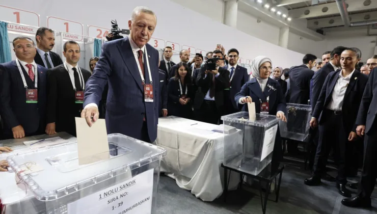 Erdoğan yeniden AK Parti genel başkanlığına seçildi