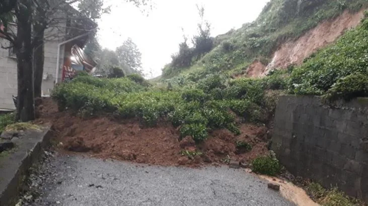 İki ilimizde şiddetli sağanak yağış! 8 köy yolu ulaşıma kapandı
