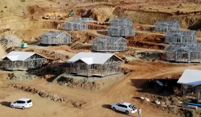 Mehmet Özhaseki’den konut paylaşımı: Deprem bölgesinde 100 bin köy evini çelikten yapacağız