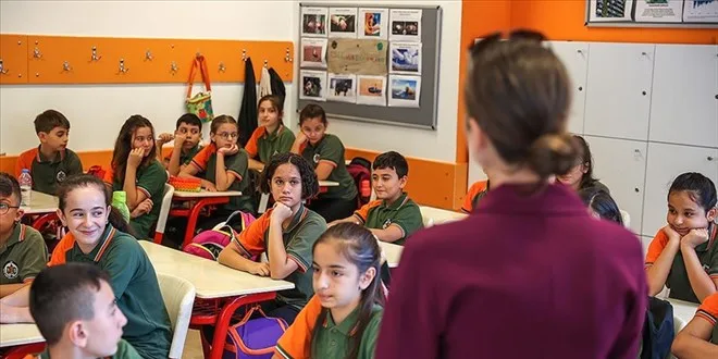 Ortaokulda Türkçe dersi en az 70 olmayan sınıfta kalır mı?