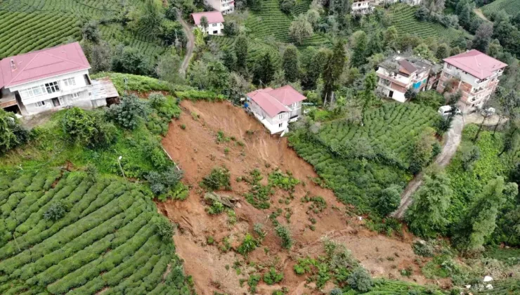 Rize’de Sağanak Yağış Sonucu Meydana Gelen Heyelandan 2 Ev Boşaltıldı
