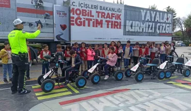 Samsun’da Minik Öğrencilere Trafik Eğitimi Verildi