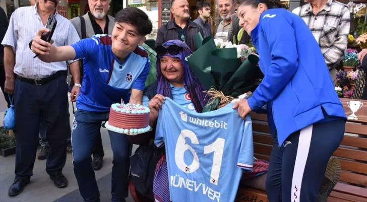 Trabzonspor’dan 60 yaşındaki fanatik taraftarına sürpriz