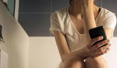 Tuvalette Telefonla Vakit Geçirenler Dikkat! Bu Hastalığa Yakalanmış Olabilirsiniz