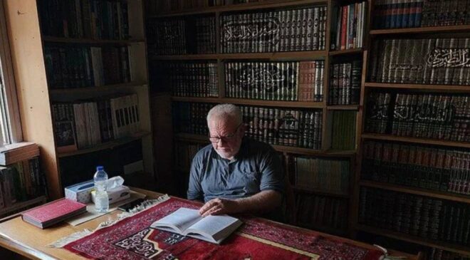55 yıllık kütüphanesi her an İsrail’in hedefi olabilir