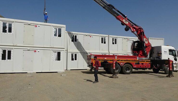 AFAD’dan Hakkari’de olası deprem hazırlığı; konteyner ve çadır gönderildi
