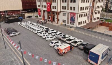 AKP’den CHP’ye geçen belediye fazla araçları sergilendi