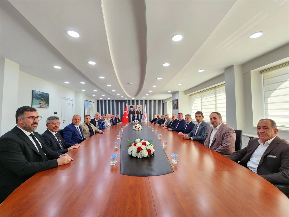 Artvin Valisi Cengiz Ünsal, İl Genel Meclisi Başkanı ve üyelerini kabul etti