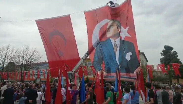 CHP’li Adıgüzel’den Yerlikaya’ya ‘Atatürk posteri’ tepkisi: ‘Soruşturma açacak mısınız?’