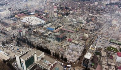 Depremde 21 kişinin öldüğü oteldeki 33 kolondan 5’i ortada yokmuş