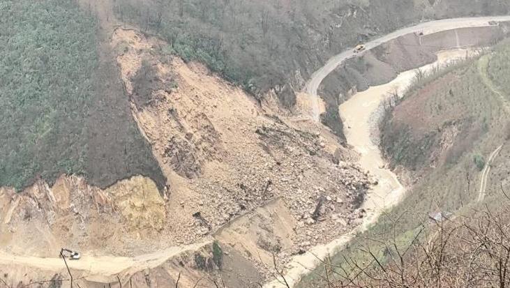 Giresun’da heyelan: Birçok köy yolu ulaşıma kapandı