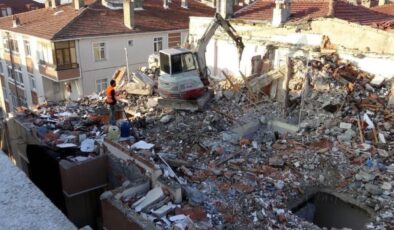 İstanbul’da deprem hazırlıklıkları: Yurttaşlar ‘okullarda çalışmaların ağır gittiğinden’ şikayet ediyor