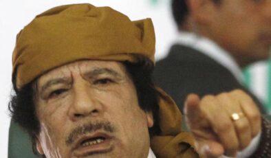 Kaddafi’nin Arap liderlerine ders gibi konuşması yeniden gündemde