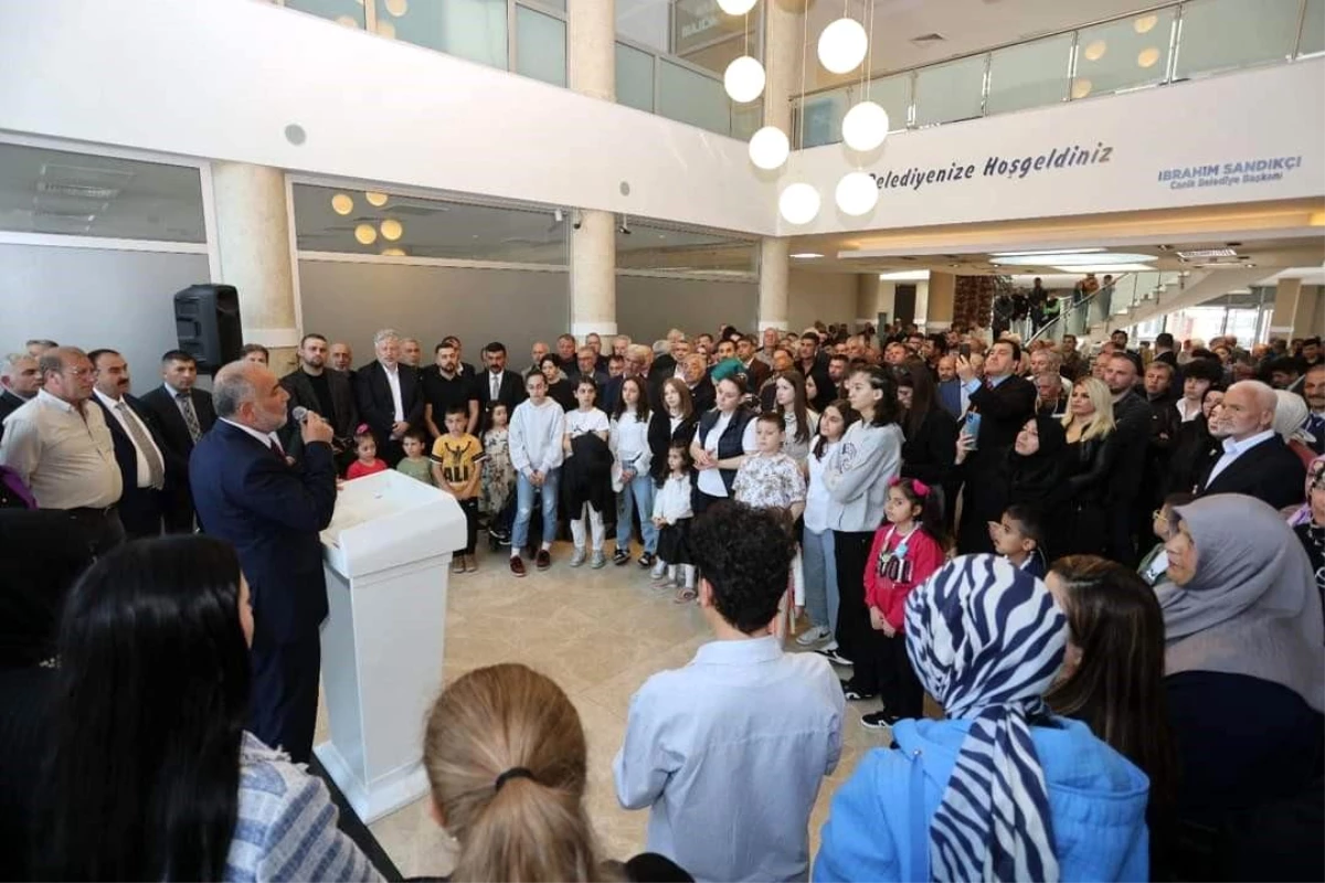 Samsun’un Canik Belediye Başkanı İbrahim Sandıkçı, vatandaşların Ramazan Bayramı’nı tebrik etti