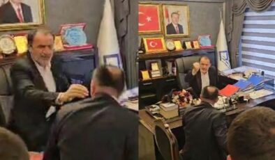 Seçimi kaybeden Yeniden Refahlı başkan, devir teslim töreninde MHP’li milletvekiline çiçek fırlatıp, küfretti