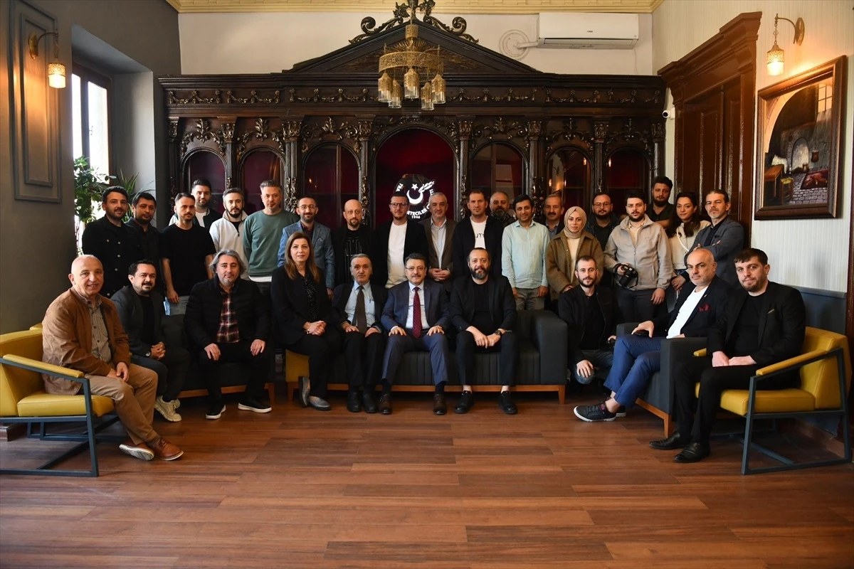 Trabzon Büyükşehir Belediye Başkanı Ahmet Metin Genç, Trabzon Gazeteciler Cemiyeti’ni ziyaret etti