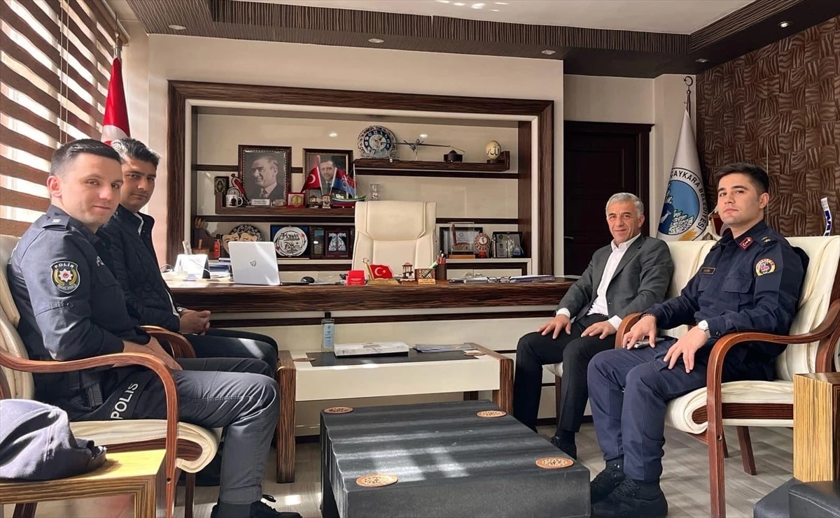 Trabzon Çaykara Kaymakamı Gürdal Erbek, Belediye Başkanı Hanefi Tok’u ziyaret etti
