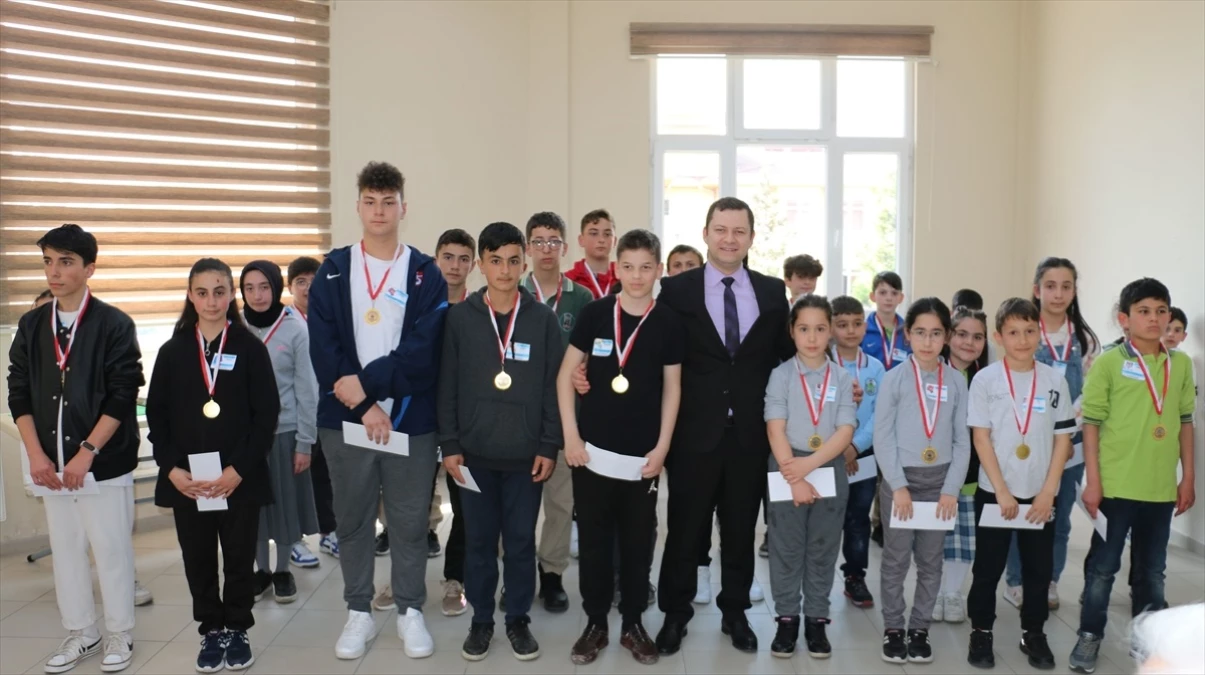 Trabzon Of’ta İlk ve Ortaokul Öğrencilerine Akıl ve Zeka Oyunları Yarışması Düzenlendi