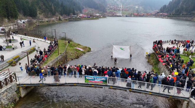 Trabzon Uzungöl’de “horonlu-gollü” HES protestosu