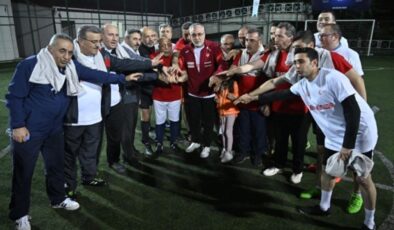 Yasaklı 1 Mayıs öncesi Bakan Işıkhan’la futbol maçı yaptılar