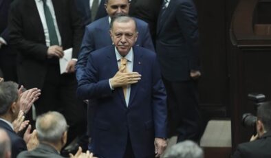 Yeni Şafak yazarından AKP’ye: ‘Kanserli hücre hızla kalbe, beyne ilerliyor’