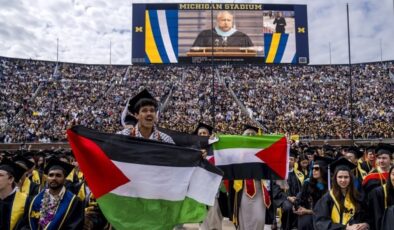 ABD’deki mezuniyet törenine Filistin ile dayanışma eylemi damga vurdu