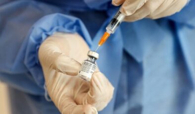 İlaç şirketi devinden koronavirüs aşısı itirafı: Mahkemede kabul etti!