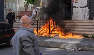 İstanbul’da tahliye kararına tepki gösteren kiracı çatıyı ateşe verdi