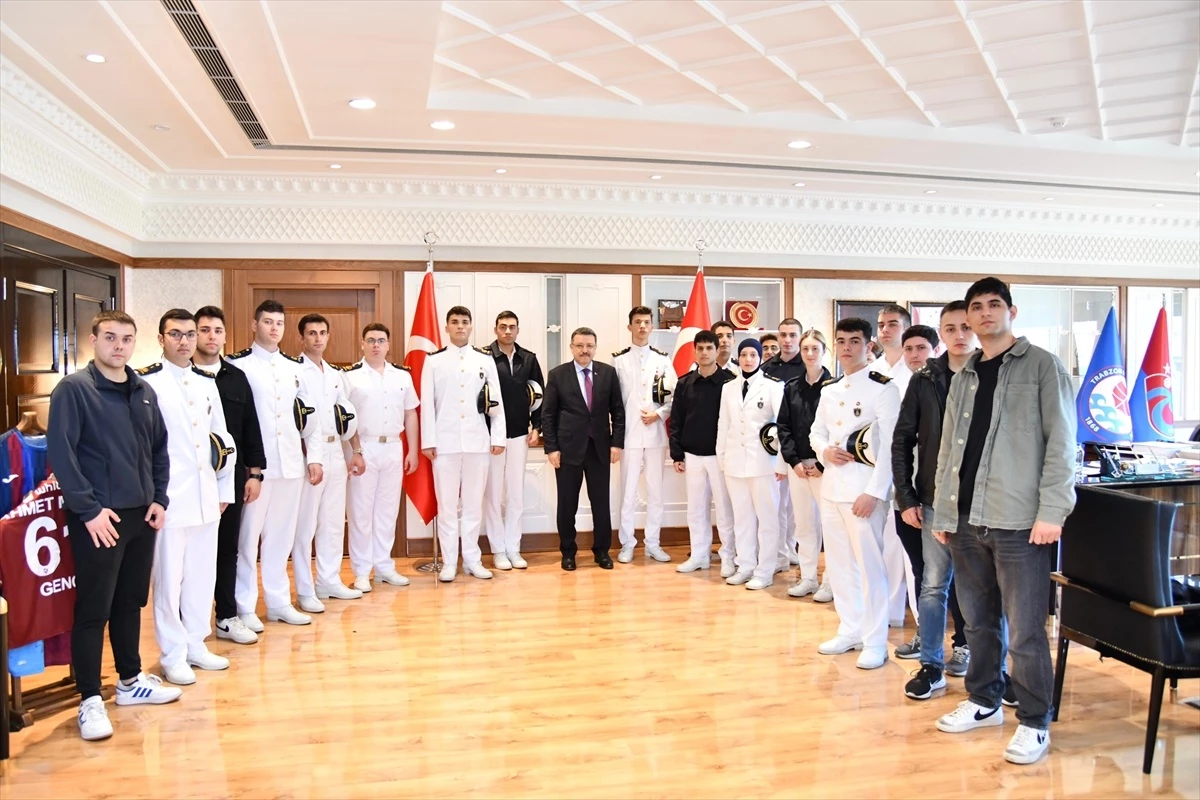 Trabzon Büyükşehir Belediye Başkanı Öğrencilerle Buluştu