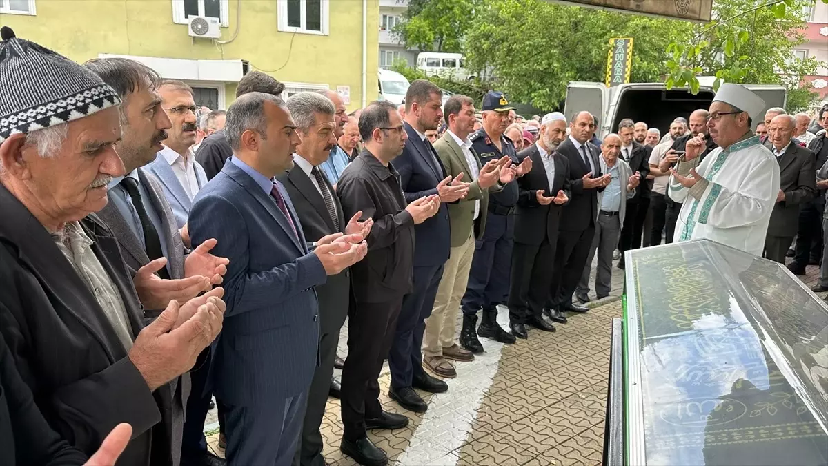 Artvin Sağlık Müdürü’nün Babası Toprağa Verildi