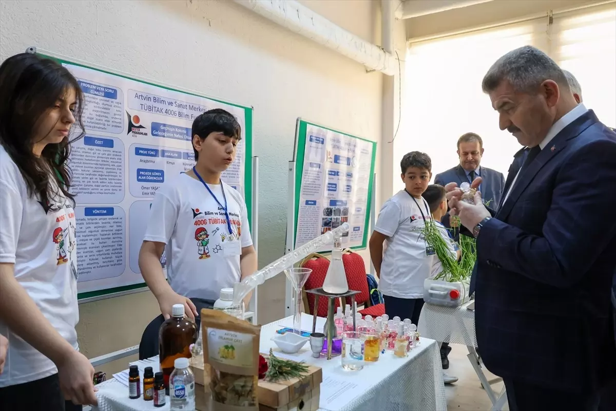 Artvin’de TÜBİTAK 4006 Bilim Fuarı Açıldı